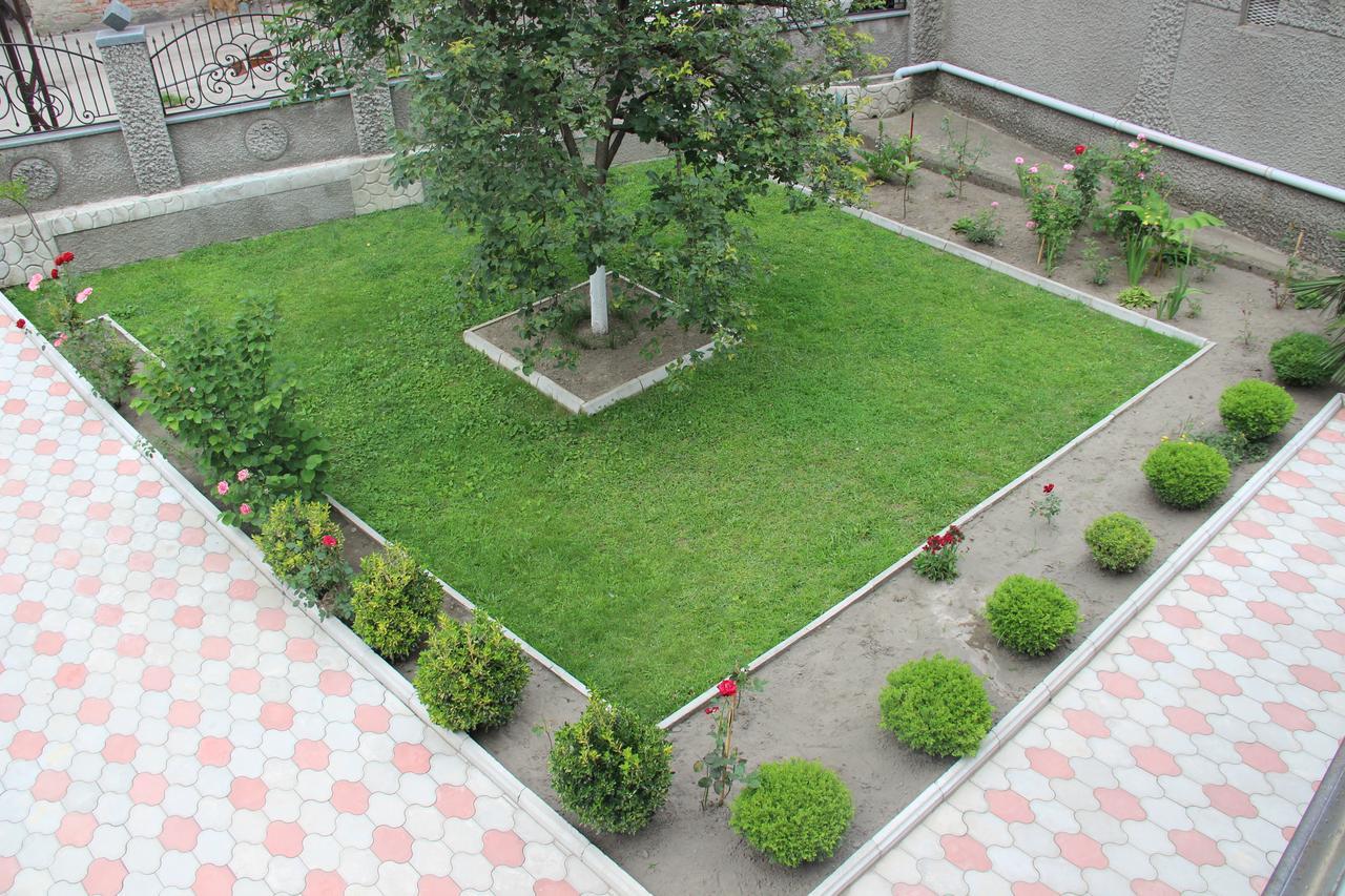 Hotel Oniks Kutaisi Zewnętrze zdjęcie