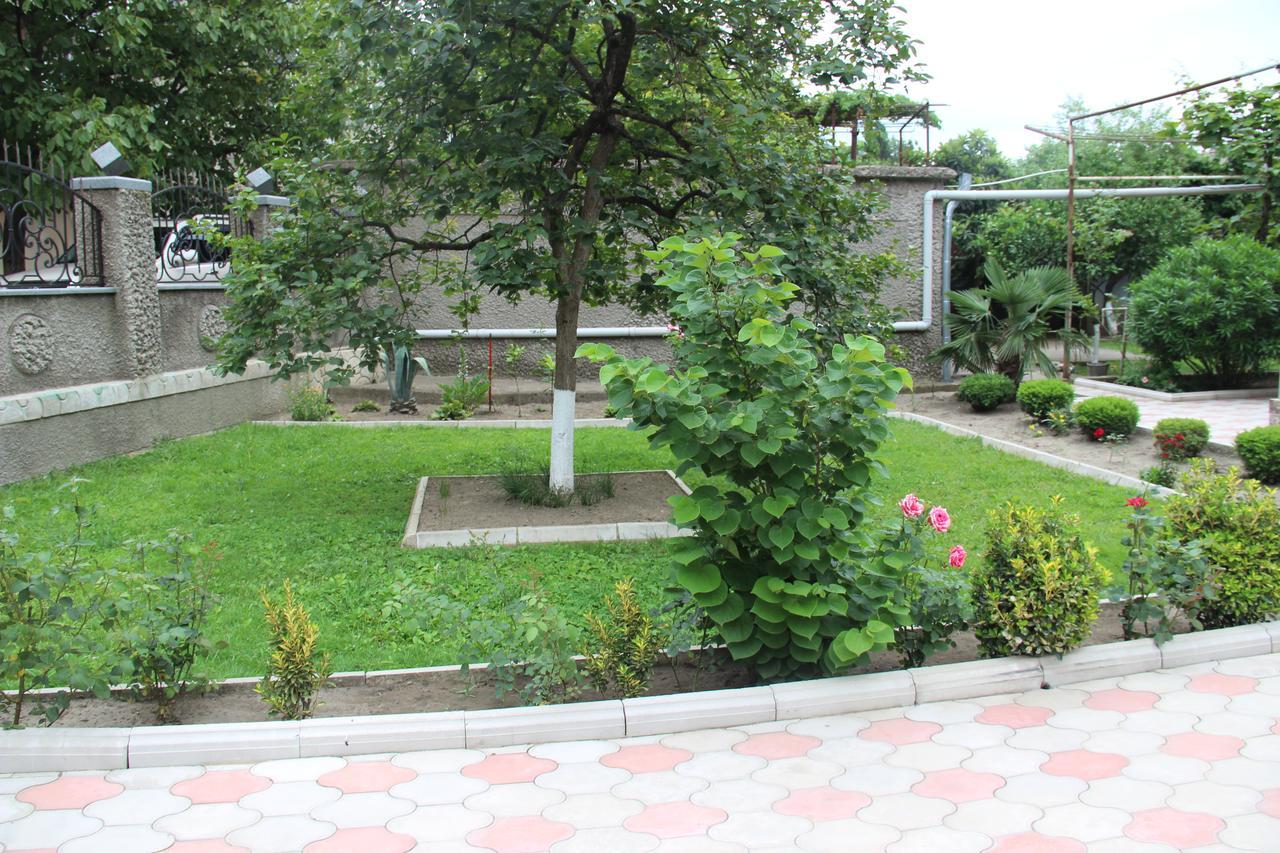 Hotel Oniks Kutaisi Zewnętrze zdjęcie
